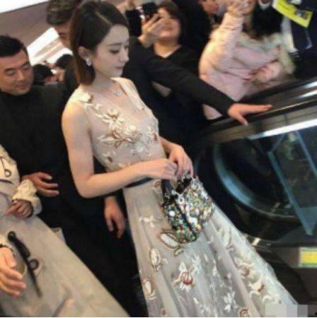 明星网红被粉丝追赶视频,现场惊心动魄瞬间曝光