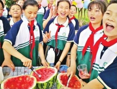 今日吃瓜校园反差,揭秘反差萌的青春故事