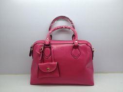 明星网红提包是真的吗,揭秘明星网红提包真假之谜