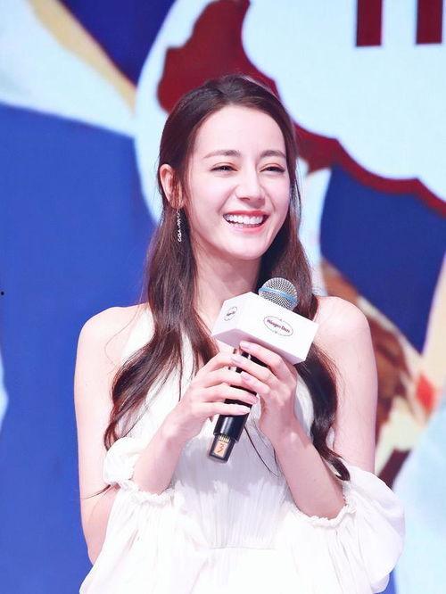 耐看型明星网红有哪些,颜值与气质并存，他们是如何成为焦点？