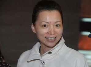 模仿明星网红走街的人,跟随明星网红的脚步，探寻时尚潮流的足迹