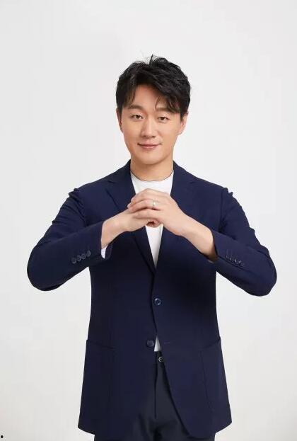 今天明星网红新闻视频,跨界合作引关注，争议事件持续发酵