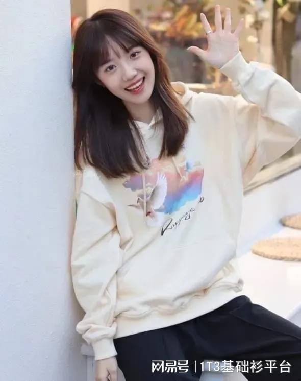 春秋明星网红穿搭视频,跟随网红明星的穿搭视频解锁时尚秘籍