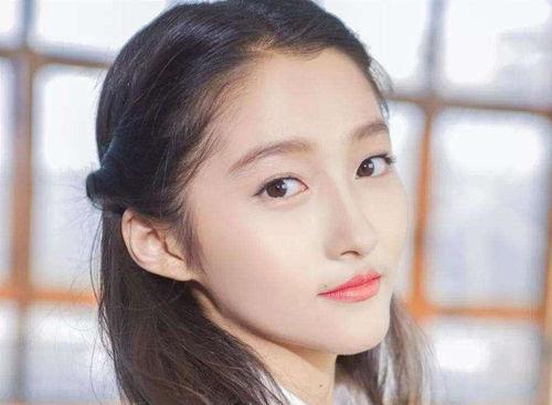 明星网红小混沌是谁,从街头小吃到明星效应的逆袭之路